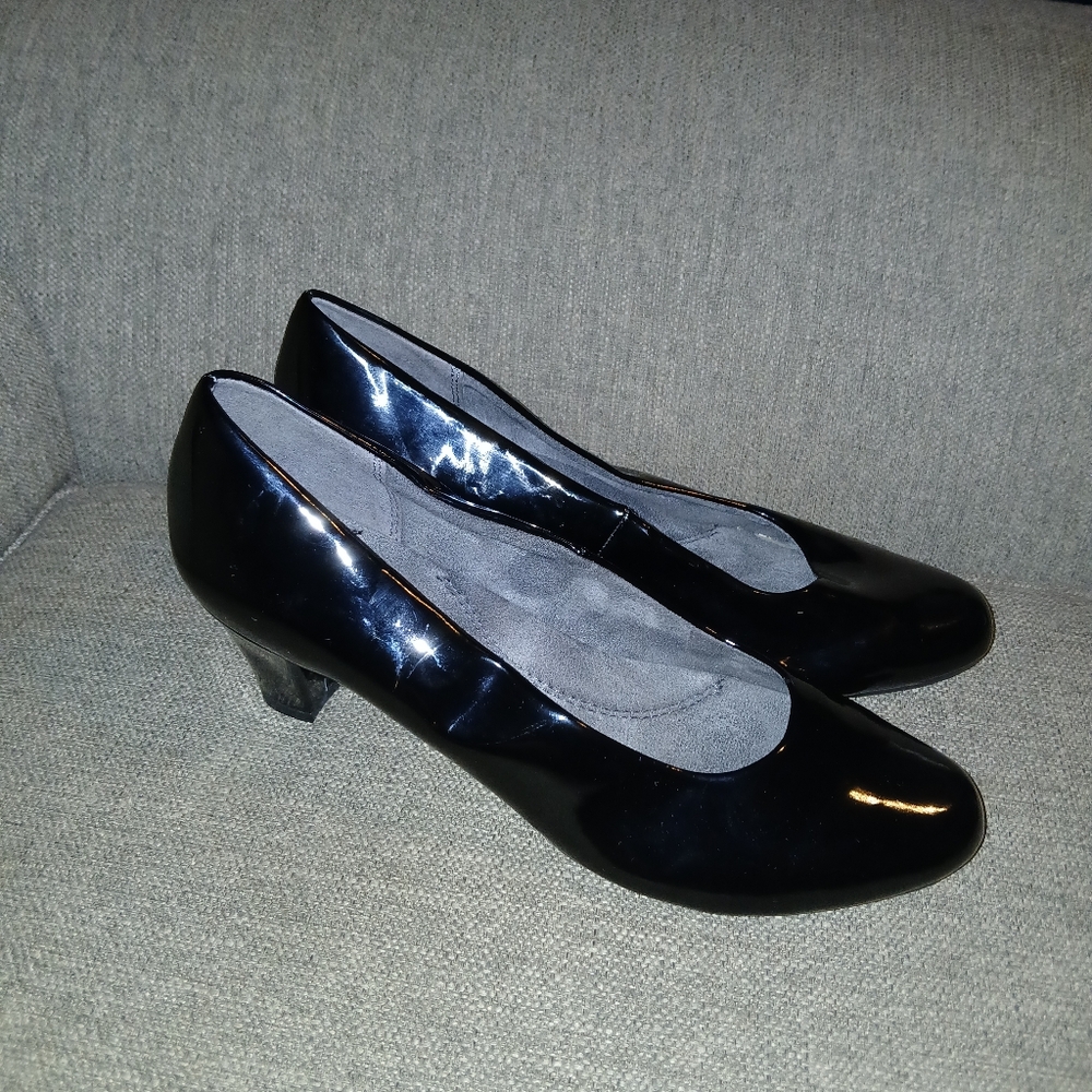 Elegant Black Aerosoles Women's Heels. Size 8.5